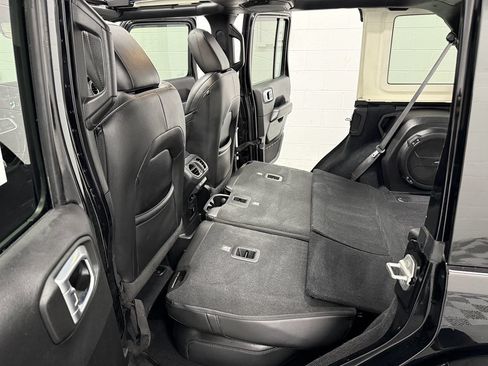 Used 2022 Jeep Wrangler Unlimited Sahara AWD/4WD image 12