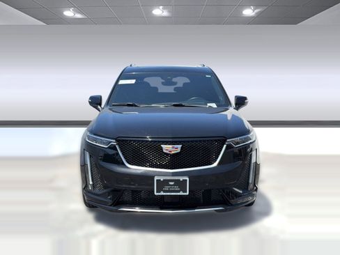 Certified 2022 Cadillac XT6 Sport w/ Platinum Package AWD/4WD image 5