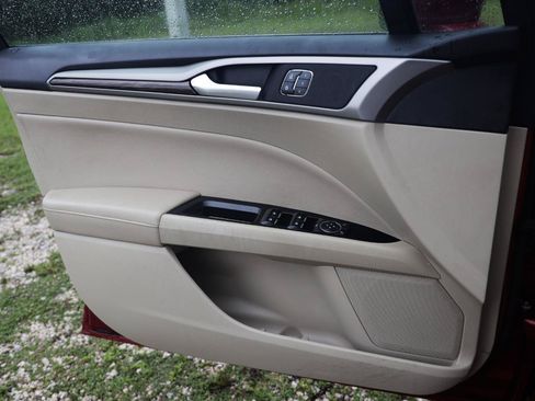Used 2013 Ford Fusion SE FWD image 38