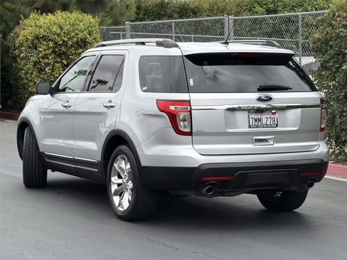 Used 2015 Ford Explorer XLT w/ Equipment Group 202B FWD image 5