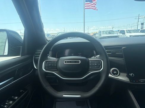Used 2024 Jeep Wagoneer Series II w/ Flexible Seating Group RWD image 11