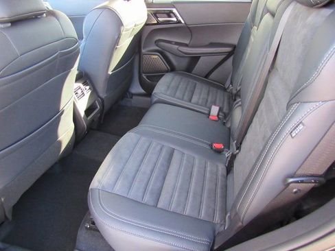 New 2025 Mitsubishi Outlander SE FWD image 9