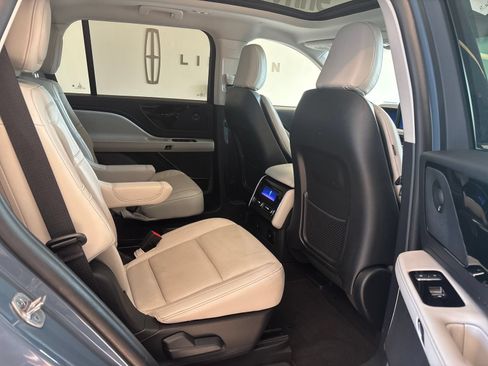 Certified 2025 Lincoln Aviator Reserve AWD/4WD image 9
