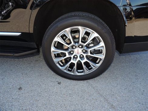 Certified 2025 GMC Yukon Denali image 9