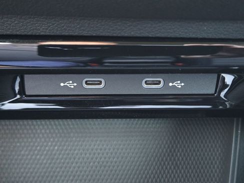 Used 2024 Volkswagen Golf R image 25