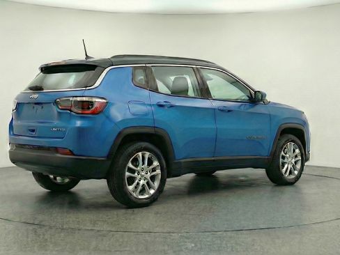 Used 2025 Jeep Compass Limited image 9