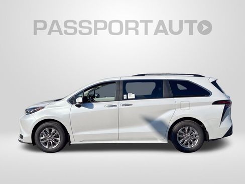 New 2026 Toyota Sienna XLE image 2