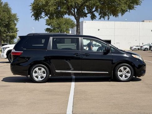 Used 2017 Toyota Sienna LE w/ Protection Package FWD image 3