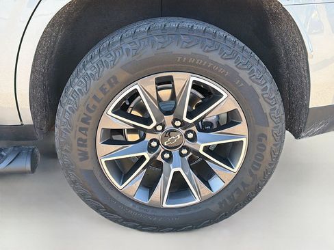 Used 2024 Chevrolet Tahoe Z71 image 42