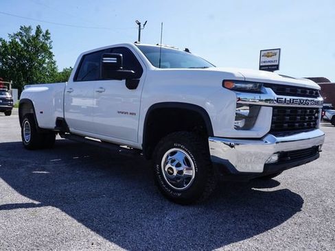 Used 2022 Chevrolet Silverado 3500 LT w/ Convenience Package AWD/4WD image 2