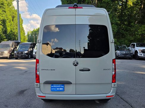 Used 2022 Mercedes-Benz Sprinter 2500 image 6