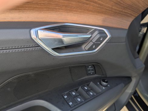 Used 2023 Audi e-tron GT Premium Plus image 19