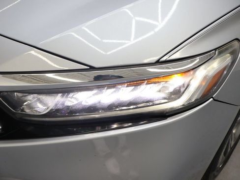 Used 2018 Honda Accord EX image 28