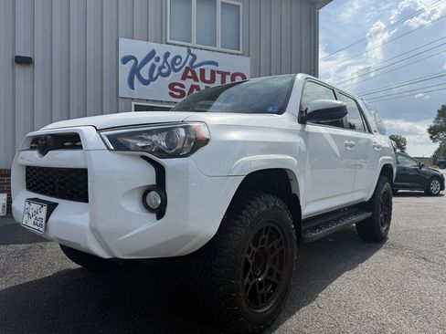 Used 2016 Toyota 4Runner SR5 AWD/4WD image 1