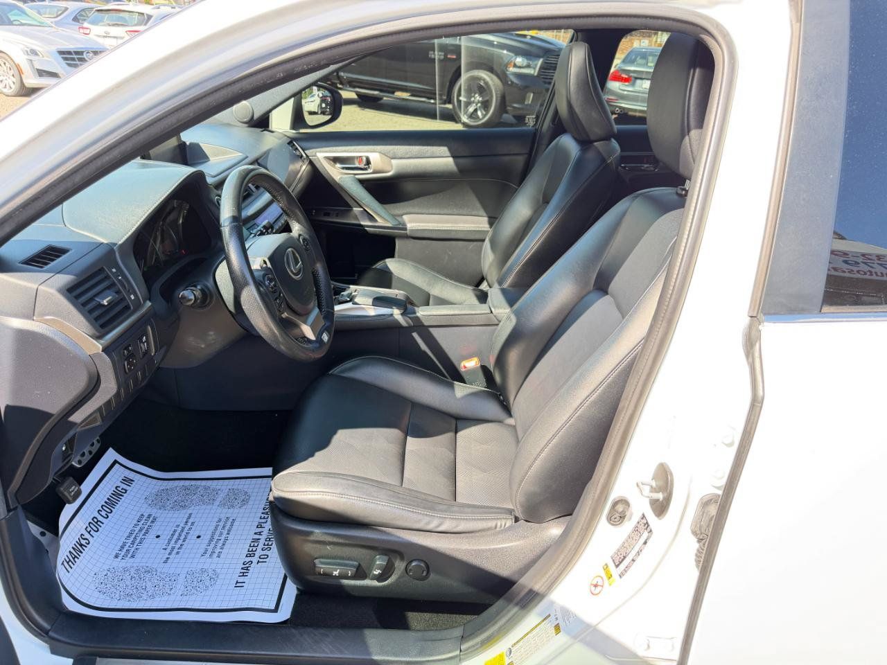 Used 2015 Lexus CT 200h w/ Navigation Package FWD image 12