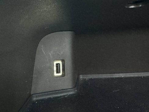 Used 2014 Chrysler Town & Country Touring-L w/ Driver Convenience Group FWD image 19
