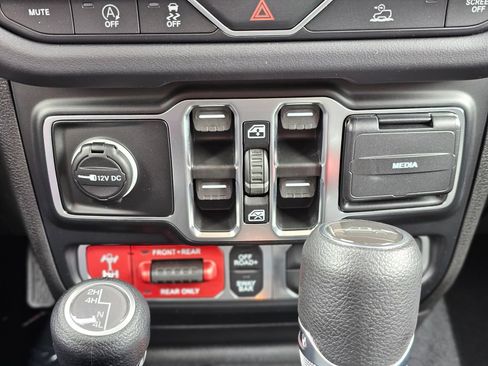New 2026 Jeep Gladiator Sport AWD/4WD image 15