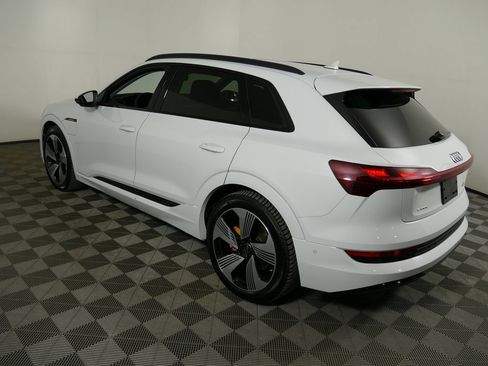 Used 2023 Audi e-tron Premium Plus image 5