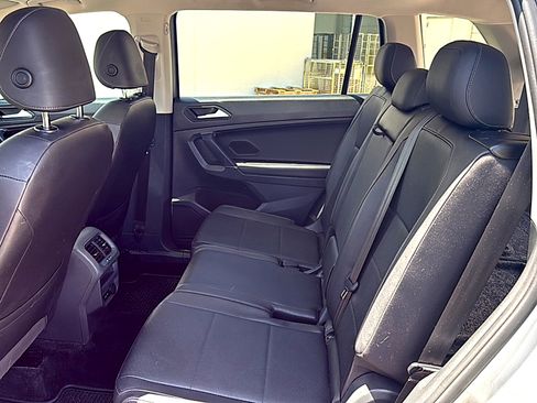 Used 2020 Volkswagen Tiguan SEL FWD image 8