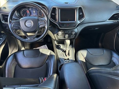 Used 2019 Jeep Cherokee Trailhawk w/ Cold Weather Group image 14