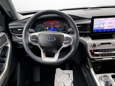 Used 2023 Ford Explorer XLT w/ Equipment Group 202A image 5