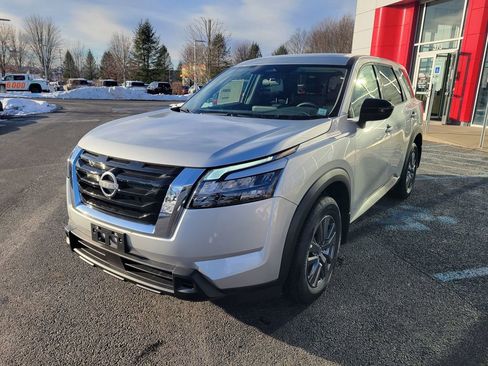 New 2025 Nissan Pathfinder S image 9