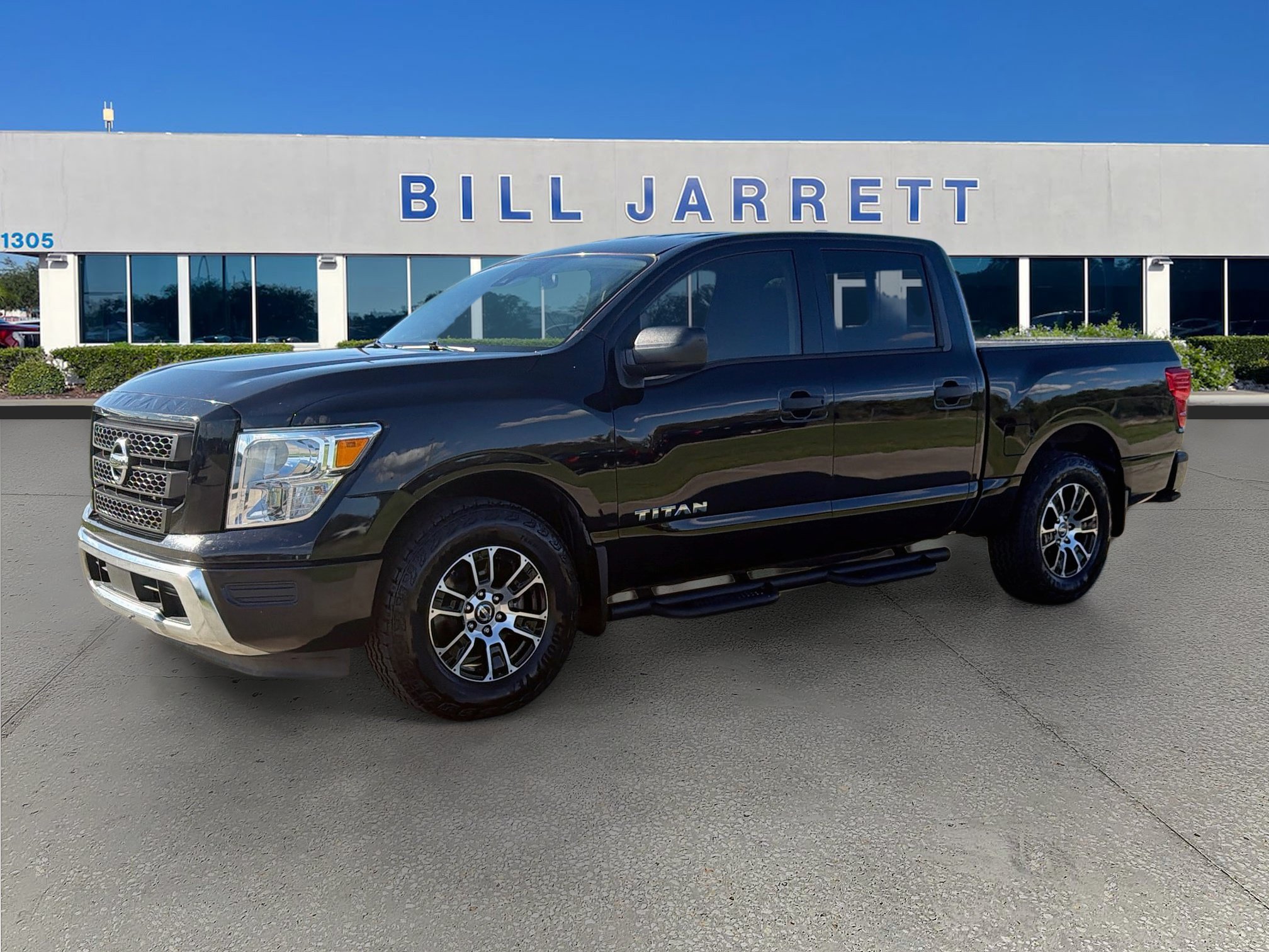 Used 2022 Nissan Titan SV w/ Accessory Utility Package RWD image 3
