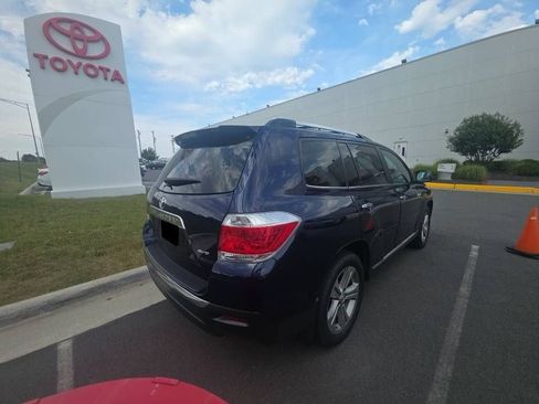 Used 2012 Toyota Highlander Limited w/ Tow Pkg AWD/4WD image 6