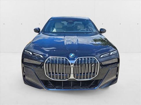 New 2025 BMW i7 eDrive50 w/ M Sport Package image 2