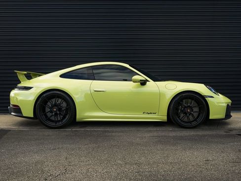 Certified 2025 Porsche 911 Carrera GTS RWD image 32