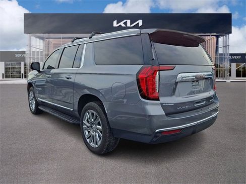 Used 2021 GMC Yukon XL SLT w/ Rear Media and Nav Package image 4