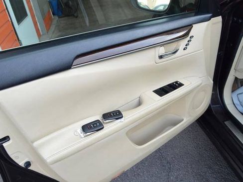 Used 2014 Lexus ES 350 w/ Premium Package FWD image 52
