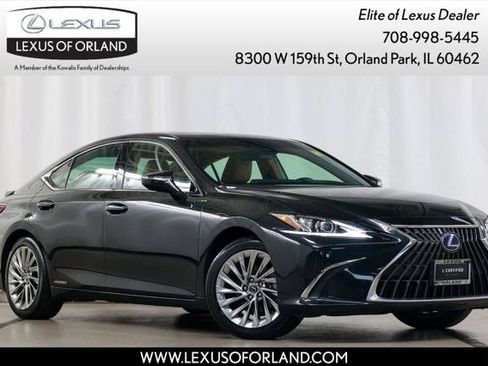 Certified 2022 Lexus ES 300h w/ Accessory Package FWD image 1