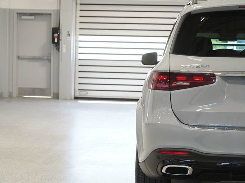 Used 2024 Mercedes-Benz GLS 450 4MATIC image 9