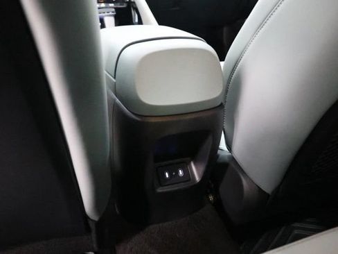 Used 2026 Hyundai Elantra Limited FWD image 34