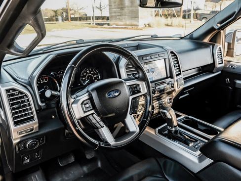 Used 2018 Ford F150 Platinum w/ Equipment Group 701A Luxury image 3