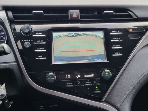 Used 2019 Toyota Camry SE FWD image 15