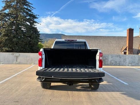 Used 2022 Chevrolet Silverado 1500 ZR2 w/ Technology Package image 7