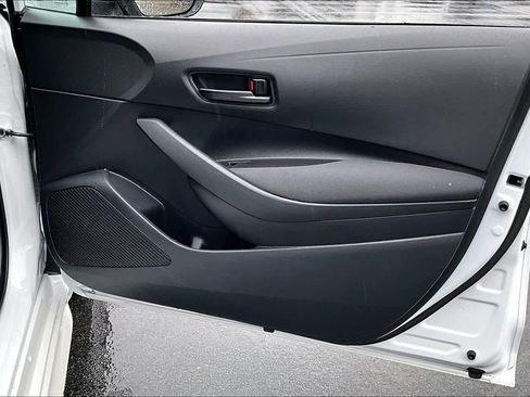 Used 2025 Toyota Corolla LE image 21