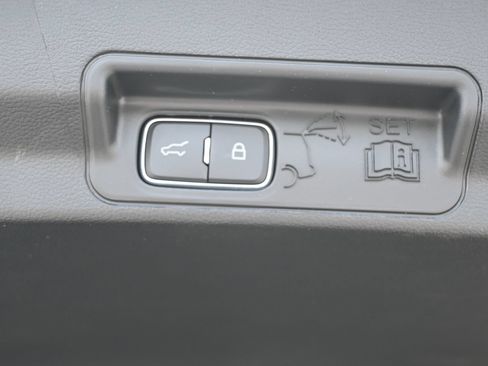 Used 2023 Ford Explorer Limited w/ Equipment Group 301A RWD image 40
