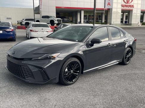 Used 2026 Toyota Camry SE FWD image 5