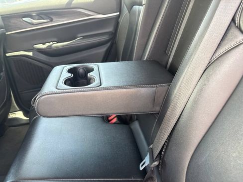 Used 2023 Jeep Grand Cherokee Limited AWD/4WD image 13