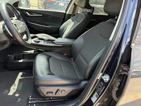 Used 2022 Kia EV6 Light RWD image 3