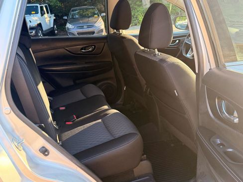 Used 2017 Nissan Rogue SV AWD/4WD image 26