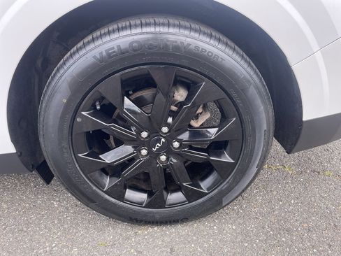 Used 2024 Kia Carnival SX Prestige image 10