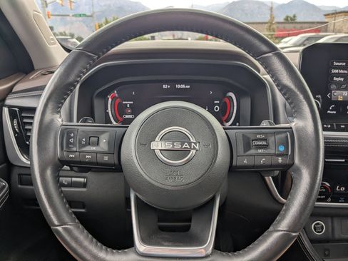 Used 2022 Nissan Rogue Platinum w/ Head-Up Display Package AWD/4WD image 19