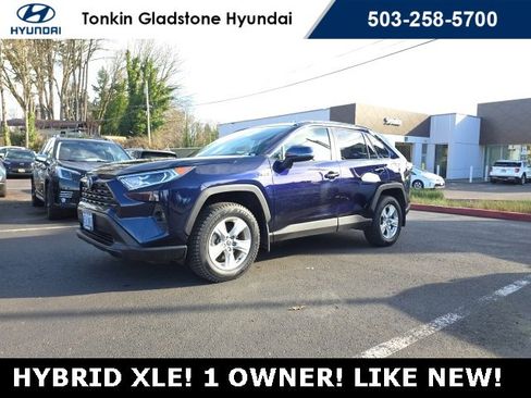 Used 2020 Toyota RAV4 XLE image 3