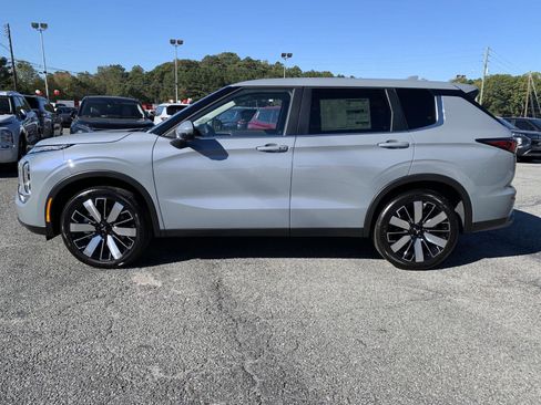 New 2025 Mitsubishi Outlander SE image 6