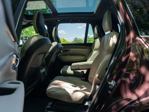 Used 2025 Volvo XC90 T8 Ultra AWD/4WD image 29