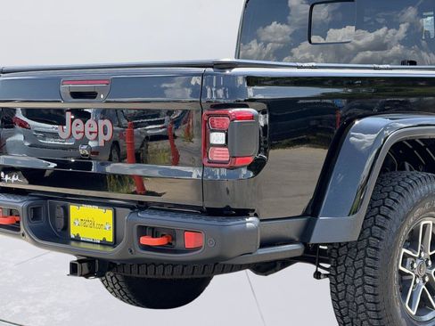 Used 2025 Jeep Gladiator Mojave AWD/4WD image 11